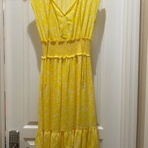 Woman’s Dress Size Small Yellow & White Sundress beachy summer spring feminine